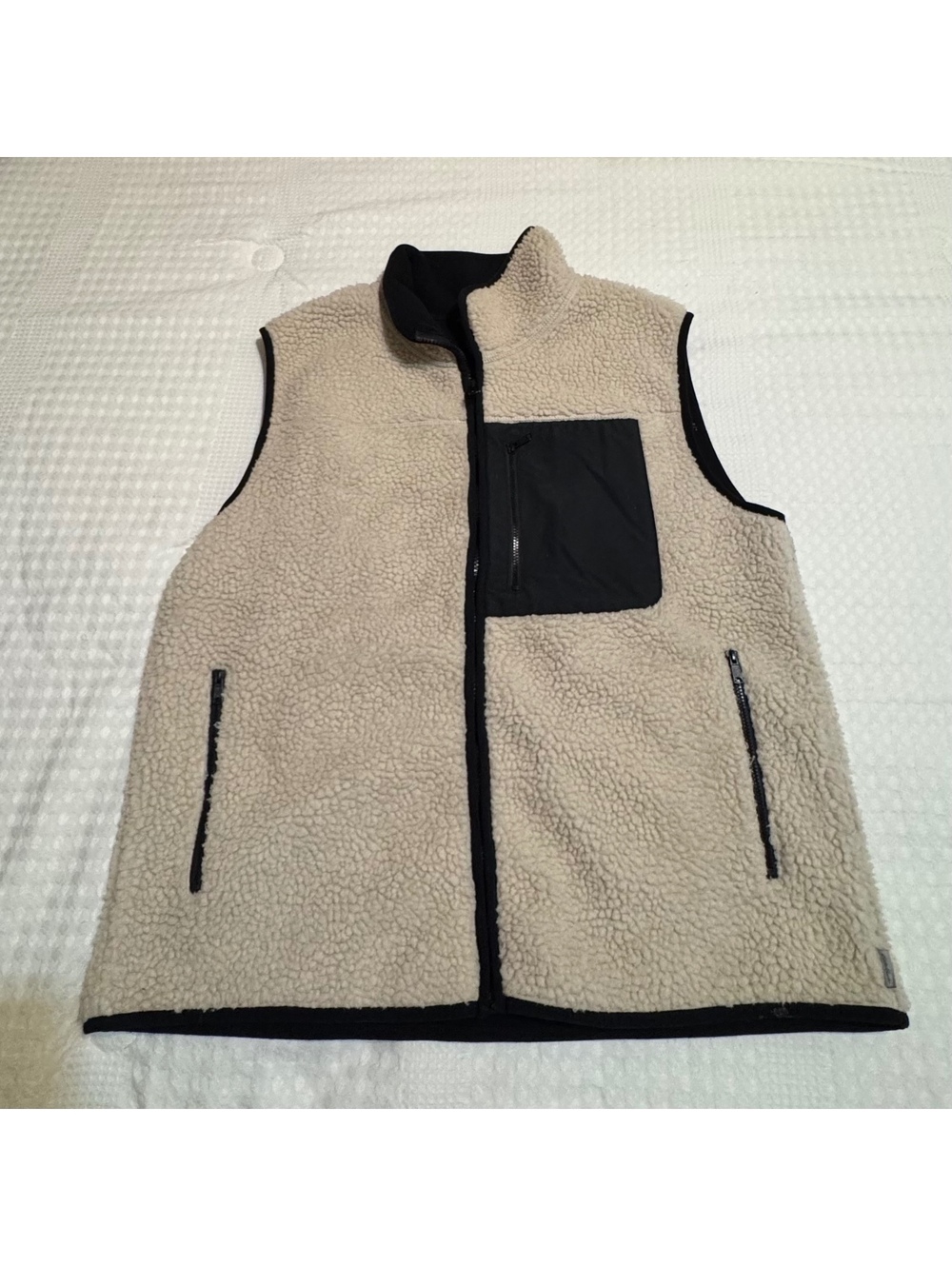 Eddie Bauer Men’s Sherpa Fleece Vest Size L Cream Beige Black Full Zip Outdoor